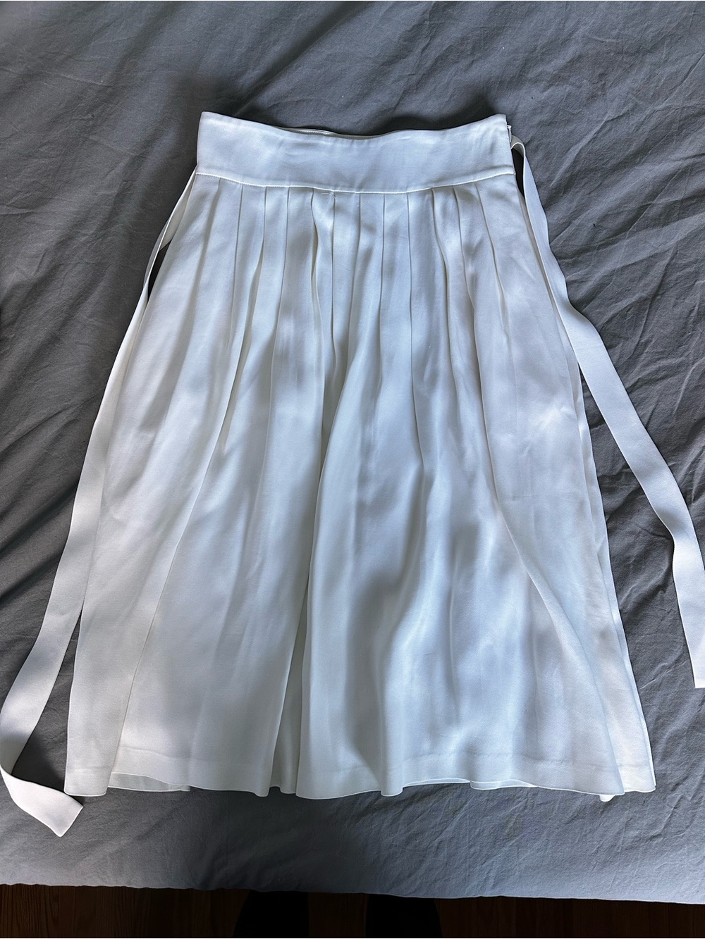 Club Monaco White Pleated A-Line Skirt